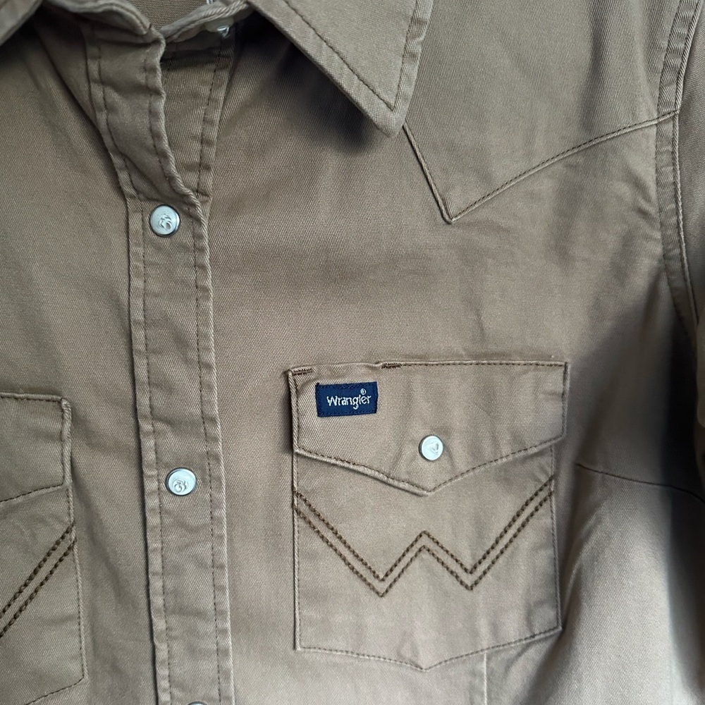 Wrangler XS Long Sleeve Western Snap Shirt with front- back yokes Tan (rawhide)